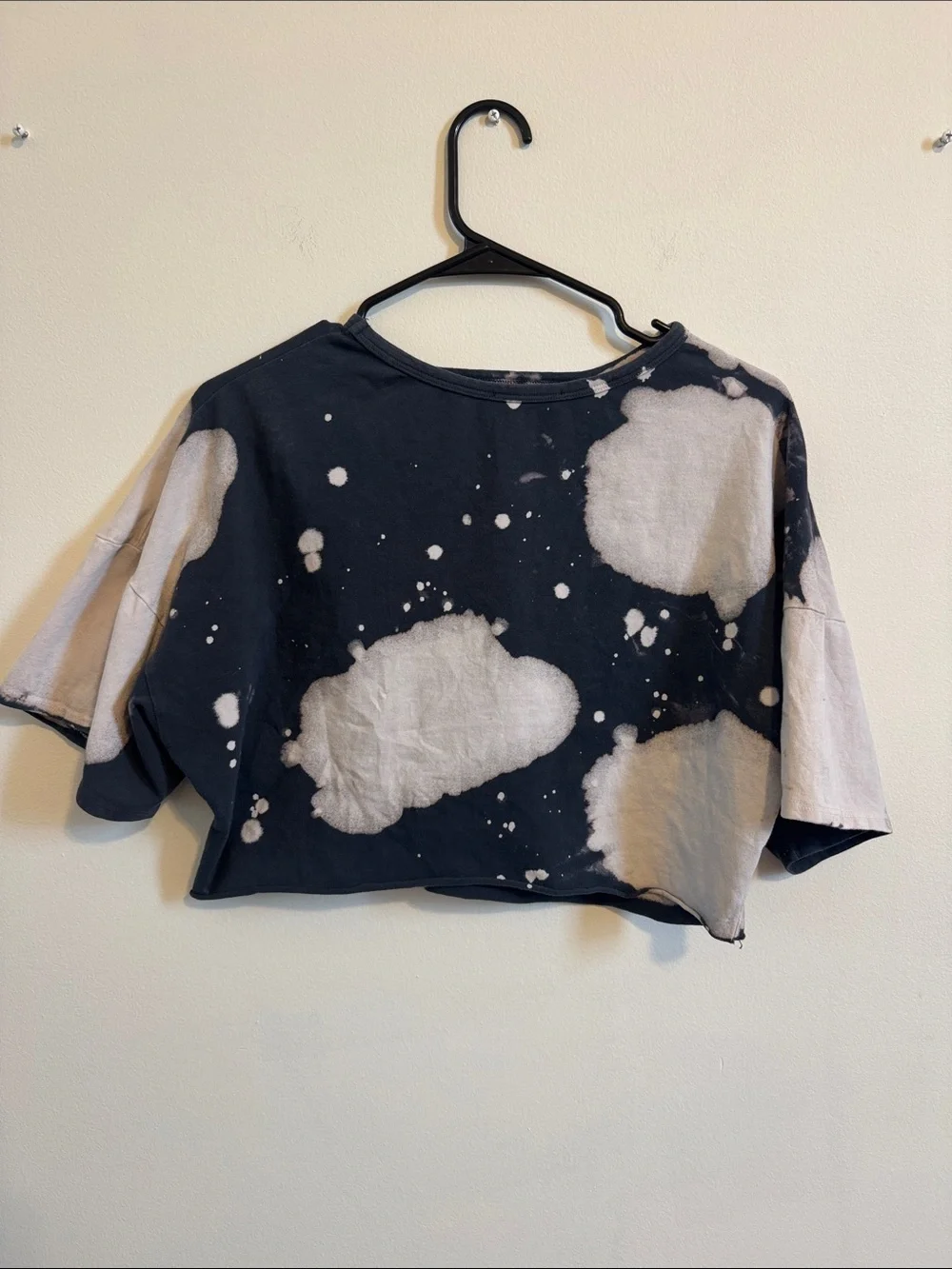 Fashion Nova Black & White Bleached Distressed V-Cut Crop Top - Picture 2 of 4
